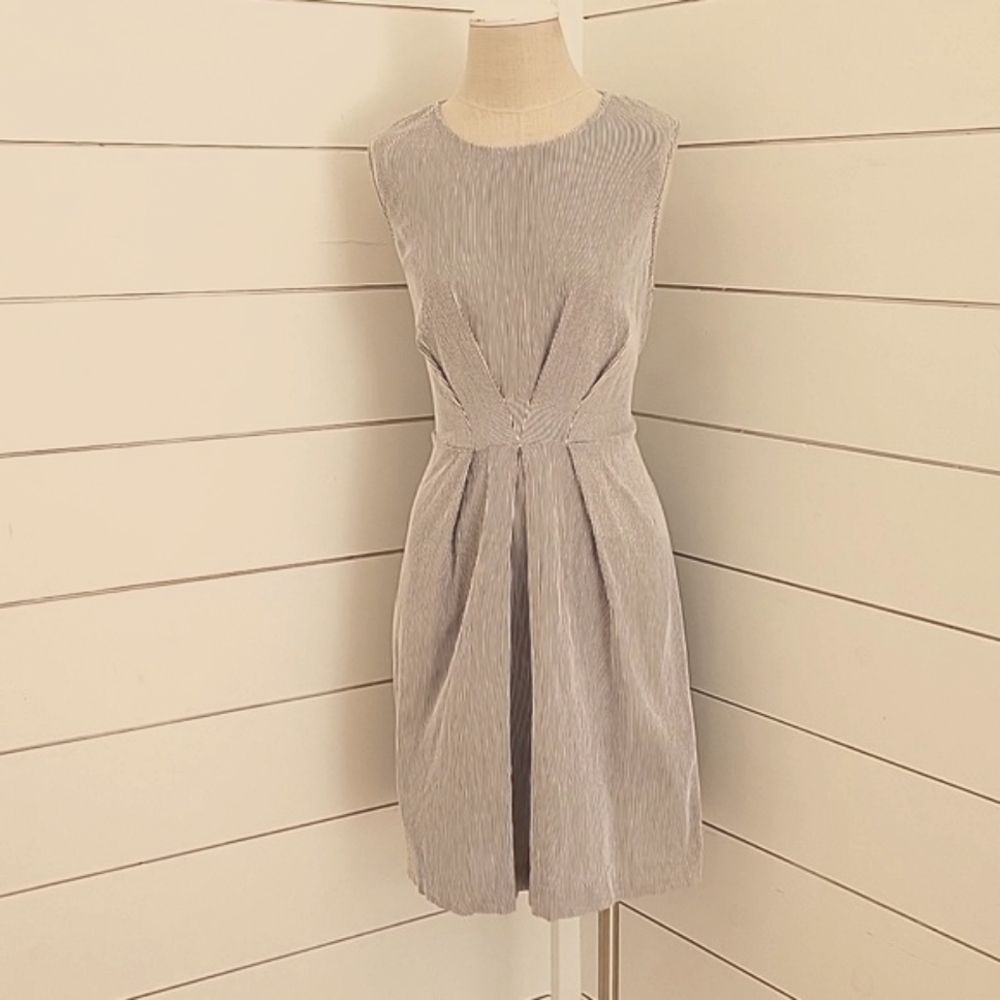 SHARAGANO size 14 knee length dress with gathered waist